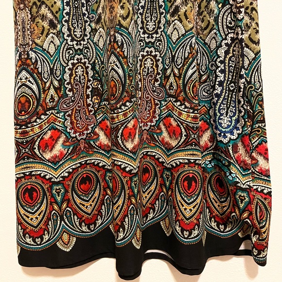 Beige by Eci Size Medium Bold Print Flowy Maxi Skirt - Picture 5 of 7